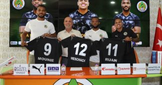 Steeve Mounié signe à Alanyaspor