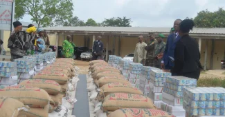 Le gouvernement fait don de vivres aux familles des militaires tombés au front