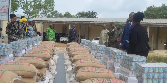 Le gouvernement fait don de vivres aux familles des militaires tombés au front