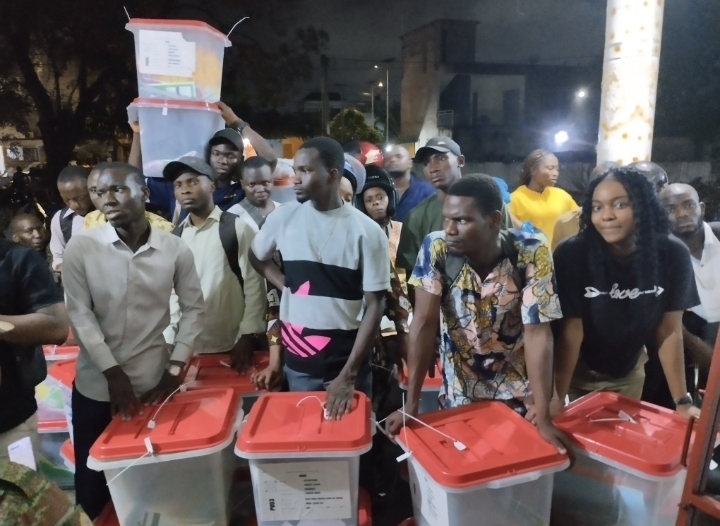 Scrutin pacifique à Godomey, mais la patience des électeurs à l'épreuve d'un démarrage tardif