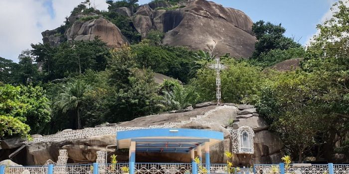 Bénin, Collines de Dassa, Grotte mariale de Arigbo, communales conseillers