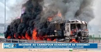Camion transportant des allumettes consumé à l'échangeur de Godomey